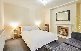 Host & Stay - The Den